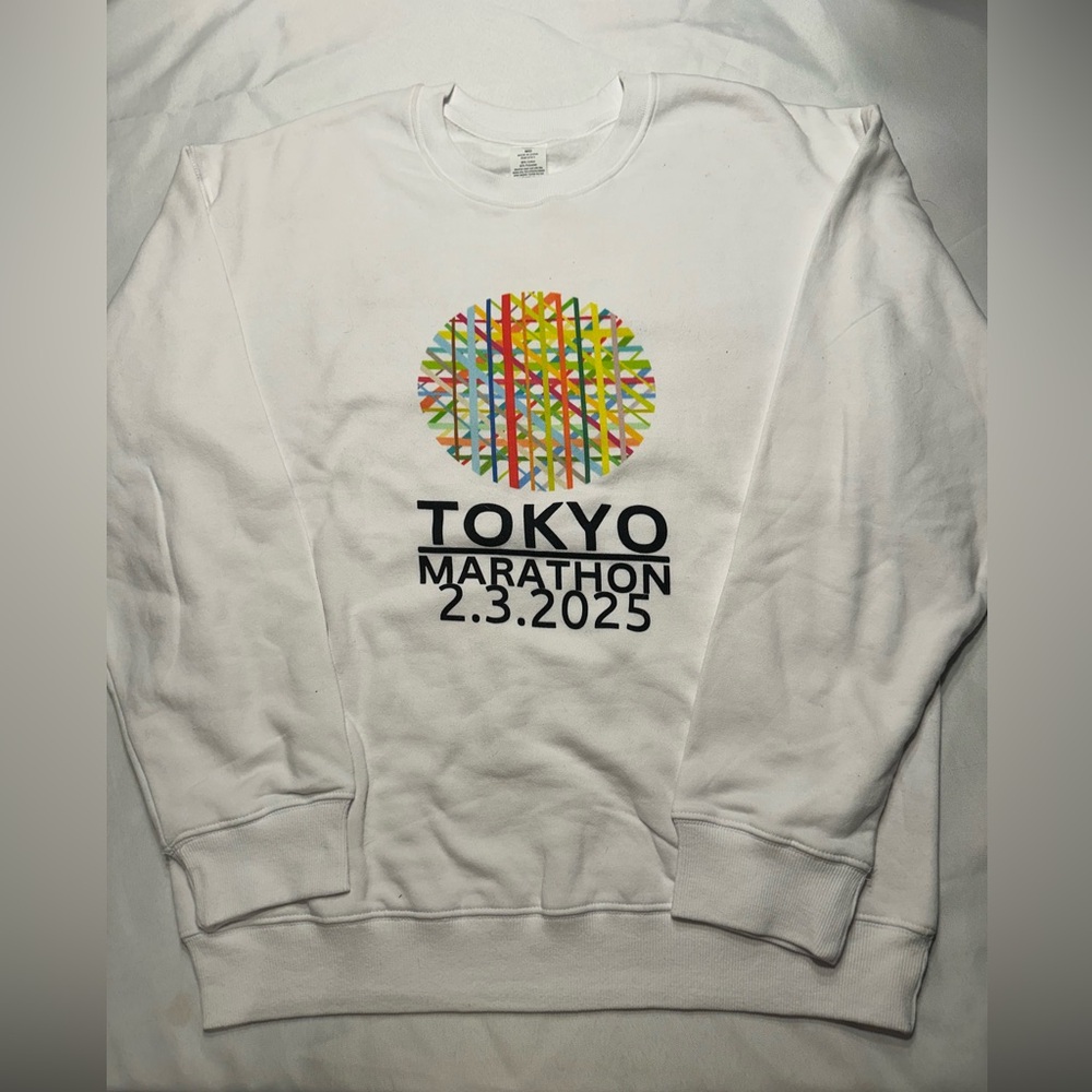 Tokyo Marathon white sweatshirt size medium  NWOT